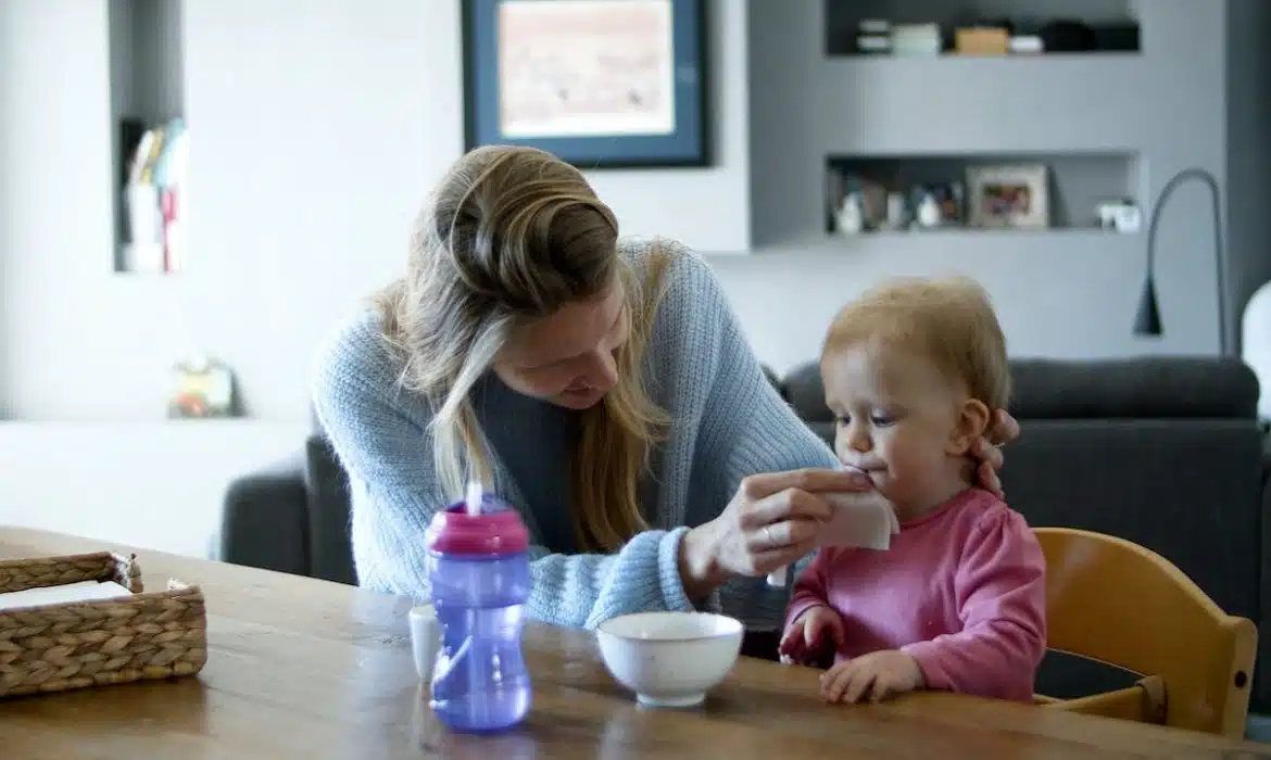 Comment trouver une aide à domicile de confiance pour la garde de vos enfants