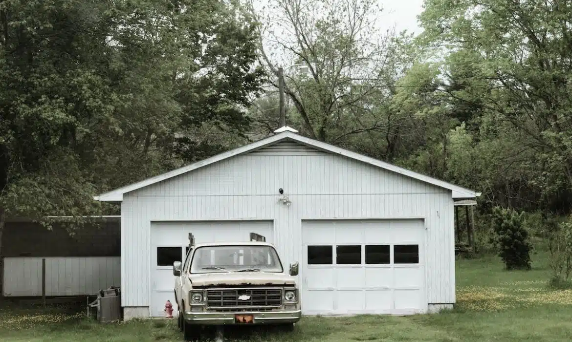 Les avantages d’opter pour un carport en bois pas cher pour protéger votre voiture