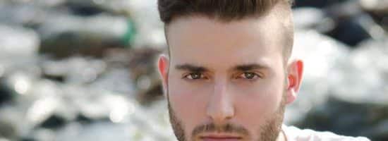 Coupe de cheveux courte pour homme