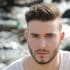 Coupe de cheveux courte pour homme
