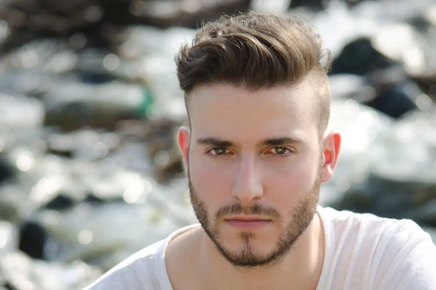 Coupe de cheveux courte pour homme