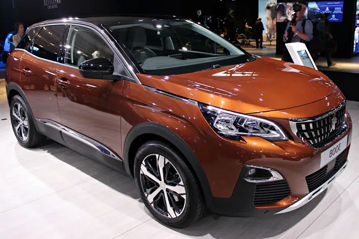 La Peugeot 3008 frappe fort, surtout en version essence