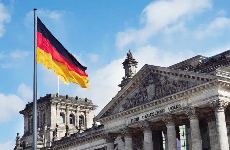 Comprendre les différences entre les drapeaux allemand et belge