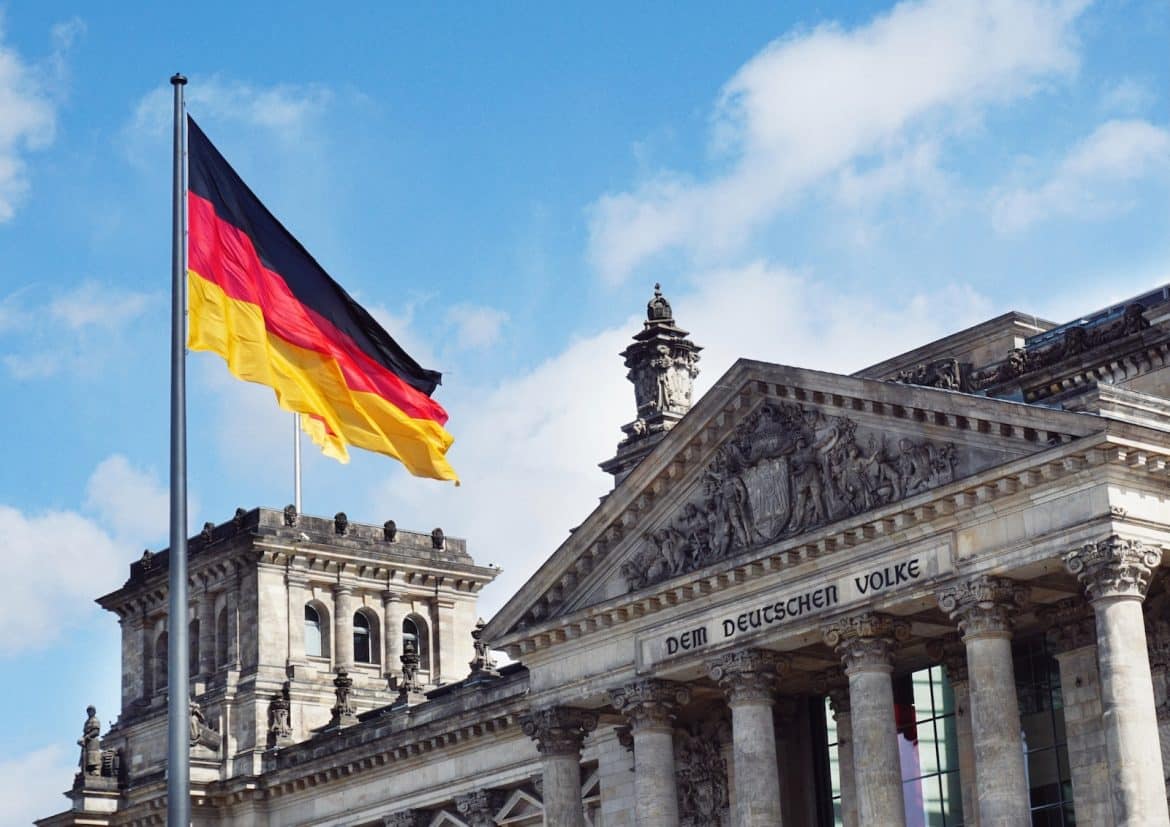 Comprendre les différences entre les drapeaux allemand et belge
