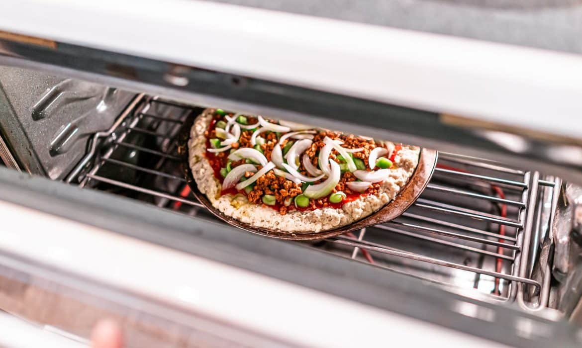 Comment faire cuire une pizza surgelée au micro-ondes ?