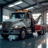 Camion de dépannage moderne dans un garage lumineux